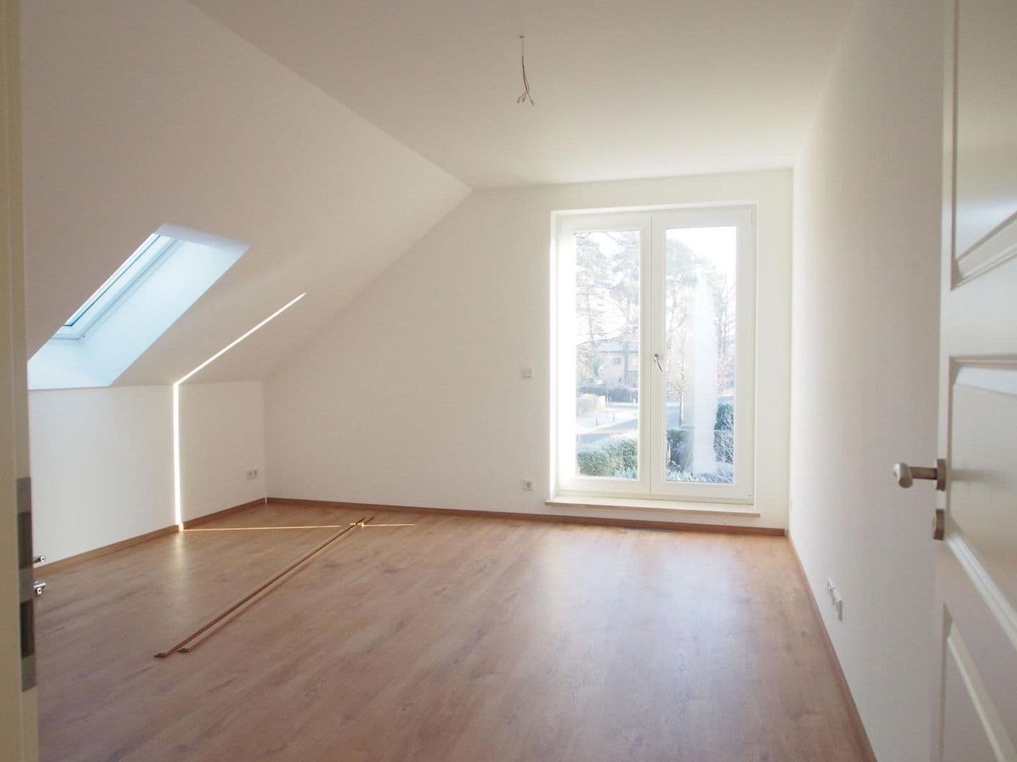 Predaj domu 291 m², pozemek 818 m², Kurt-Tucholsky-Straße 41, Hohen Neuendorf, Brandenbursko Predaj domu 291 m², pozemek 818 m², Kurt-Tucholsky-Straße 41, Hohen Neuendorf, Brandenbursko