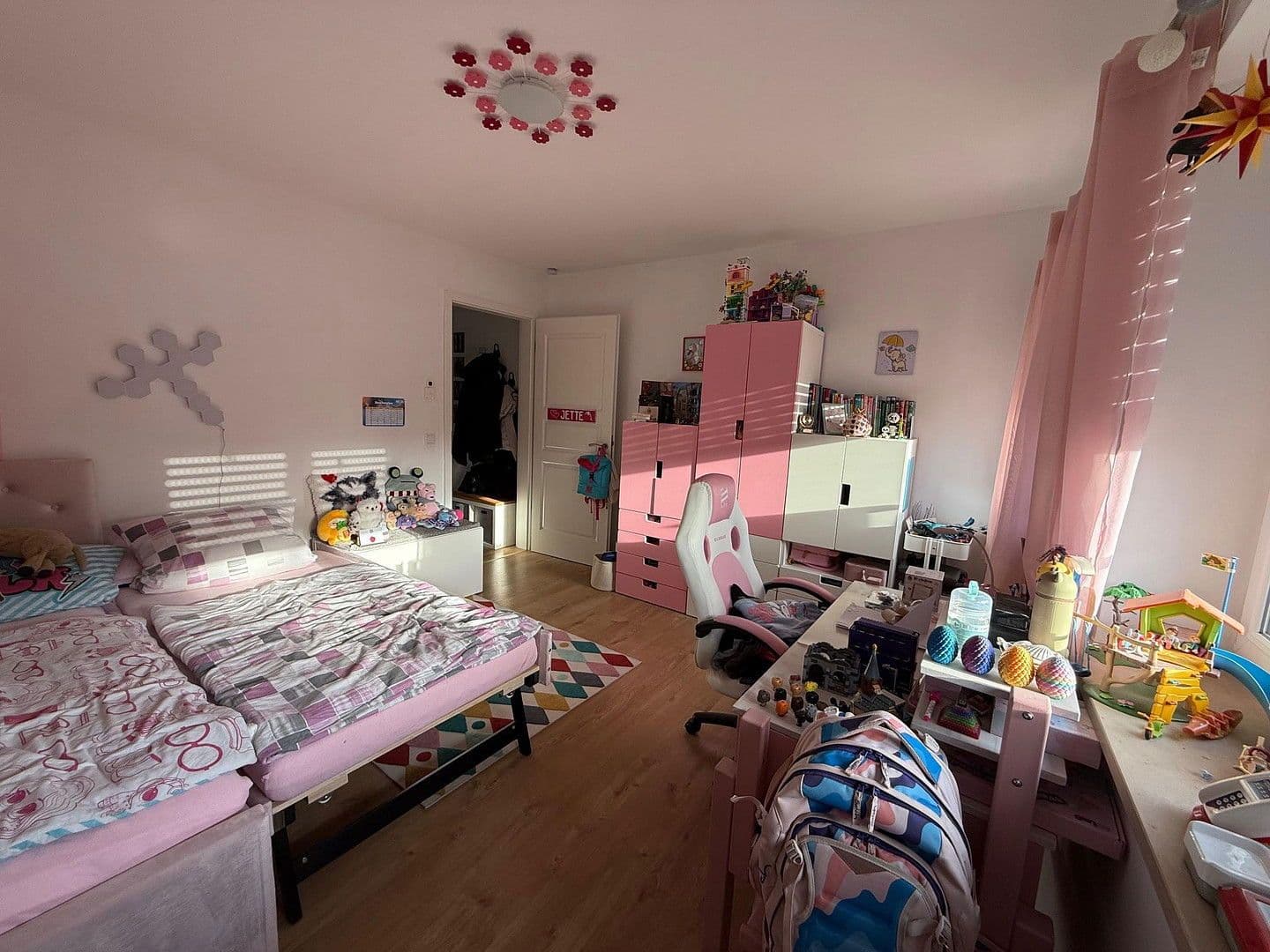 Predaj domu 291 m², pozemek 818 m², Kurt-Tucholsky-Straße 41, Hohen Neuendorf, Brandenbursko Predaj domu 291 m², pozemek 818 m², Kurt-Tucholsky-Straße 41, Hohen Neuendorf, Brandenbursko