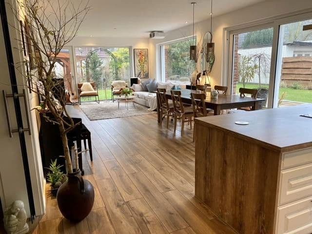 Predaj domu 291 m², pozemek 818 m², Kurt-Tucholsky-Straße 41, Hohen Neuendorf, Brandenbursko Predaj domu 291 m², pozemek 818 m², Kurt-Tucholsky-Straße 41, Hohen Neuendorf, Brandenbursko