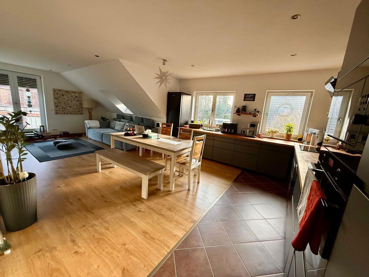 Predaj domu 291 m², pozemek 818 m², Kurt-Tucholsky-Straße 41, Hohen Neuendorf, Brandenbursko Predaj domu 291 m², pozemek 818 m², Kurt-Tucholsky-Straße 41, Hohen Neuendorf, Brandenbursko