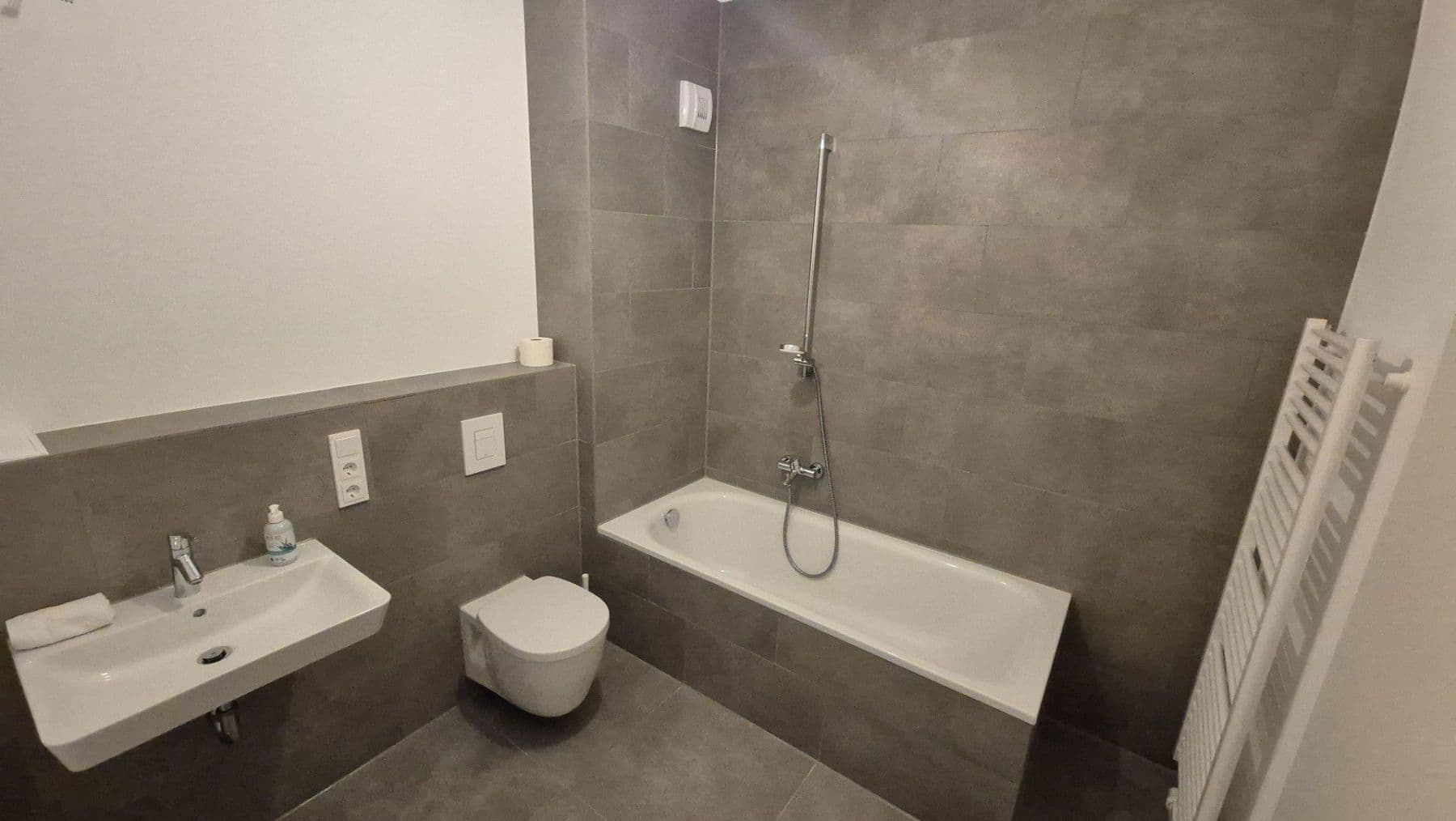 Prenájom bytu 2-izbový 67 m², Ludwig-Landmann-Straße 381, Frankfurt am Main, Hesensko Prenájom bytu 2-izbový 67 m², Ludwig-Landmann-Straße 381, Frankfurt am Main, Hesensko