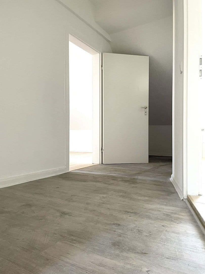 Prenájom bytu 2-izbový 54 m², Sonnborner Straße, Wuppertal, Severné Porýnie - Westfálsko Prenájom bytu 2-izbový 54 m², Sonnborner Straße, Wuppertal, Severné Porýnie - Westfálsko