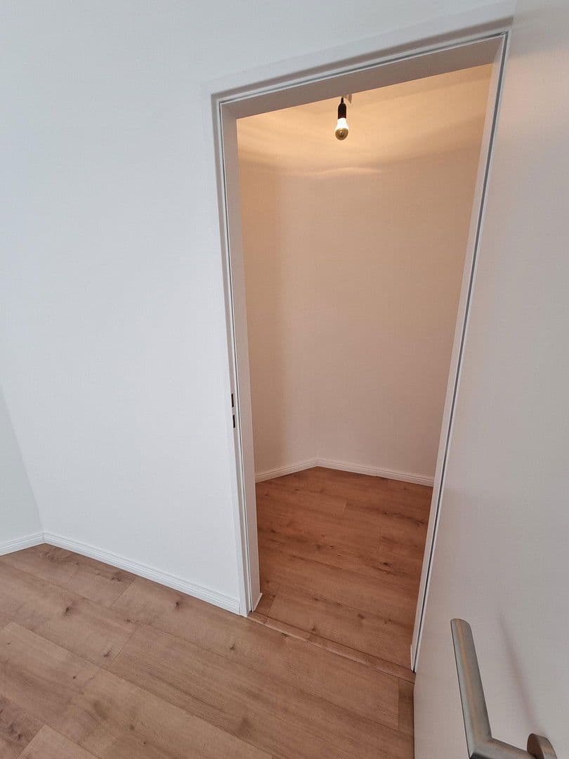 Prenájom bytu 3-izbový 100 m², Bergisch Gladbach, Severné Porýnie - Westfálsko Prenájom bytu 3-izbový 100 m², Bergisch Gladbach, Severné Porýnie - Westfálsko