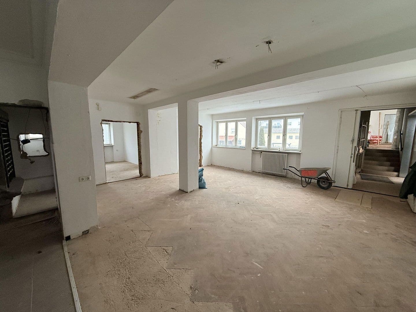 Prenájom nebytového priestoru 120 m², Max-von-Müller Strasse, Rottenburg a. d. Laaber, Bavorsko Prenájom nebytového priestoru 120 m², Max-von-Müller Strasse, Rottenburg a. d. Laaber, Bavorsko