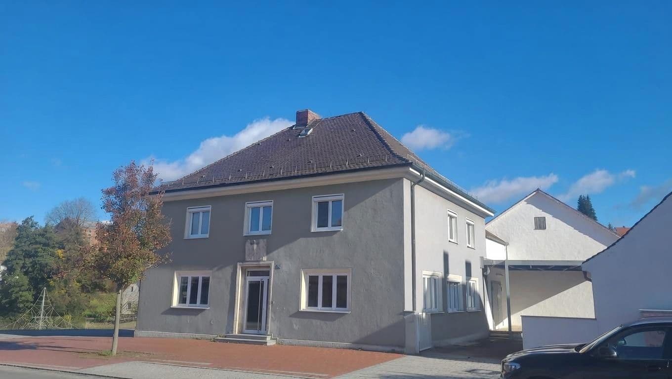 Prenájom nebytového priestoru 120 m², Max-von-Müller Strasse, Rottenburg a. d. Laaber, Bavorsko Prenájom nebytového priestoru 120 m², Max-von-Müller Strasse, Rottenburg a. d. Laaber, Bavorsko