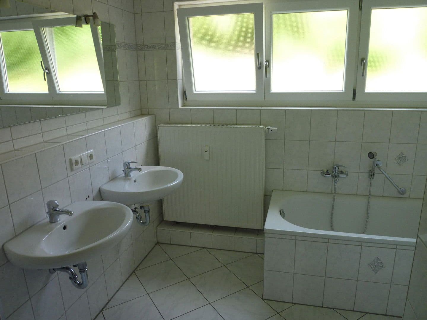 Prenájom bytu 3-izbový 100 m², Am Wiesengrund 4, Straubenhardt, Bádensko-Wurttembersko Prenájom bytu 3-izbový 100 m², Am Wiesengrund 4, Straubenhardt, Bádensko-Wurttembersko