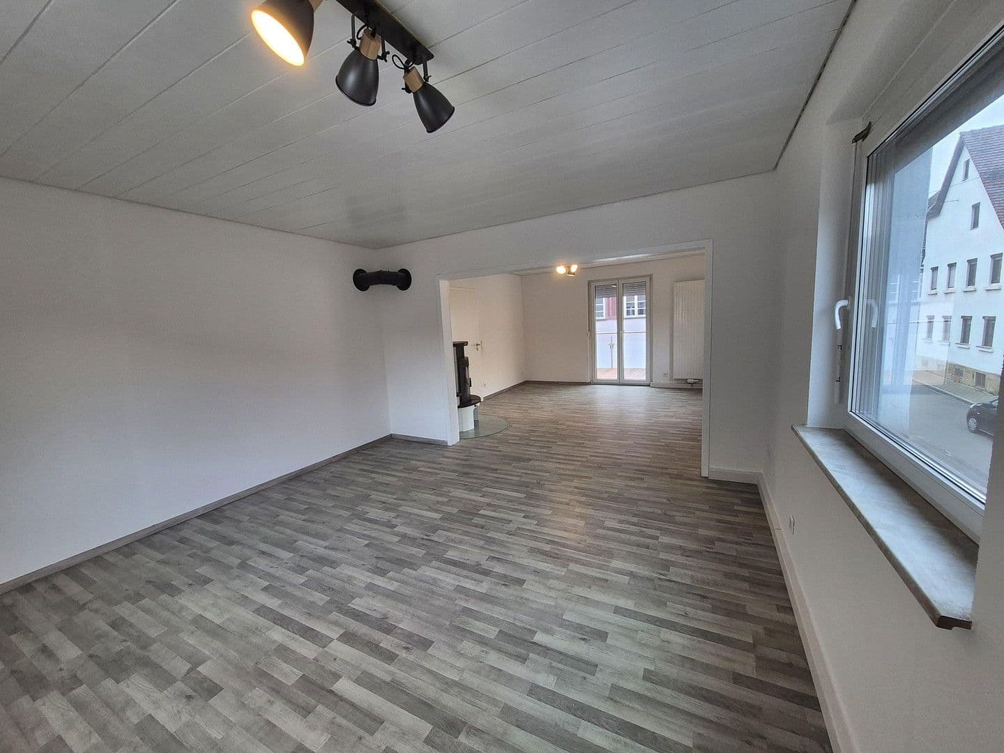 Prenájom bytu 5-izbový 137 m², Schönaich, Bádensko-Wurttembersko Prenájom bytu 5-izbový 137 m², Schönaich, Bádensko-Wurttembersko