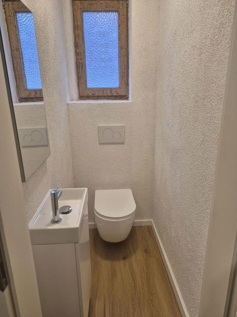 Prenájom bytu 5-izbový 137 m², Schönaich, Bádensko-Wurttembersko Prenájom bytu 5-izbový 137 m², Schönaich, Bádensko-Wurttembersko