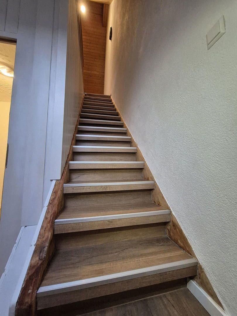 Prenájom bytu 5-izbový 137 m², Schönaich, Bádensko-Wurttembersko Prenájom bytu 5-izbový 137 m², Schönaich, Bádensko-Wurttembersko