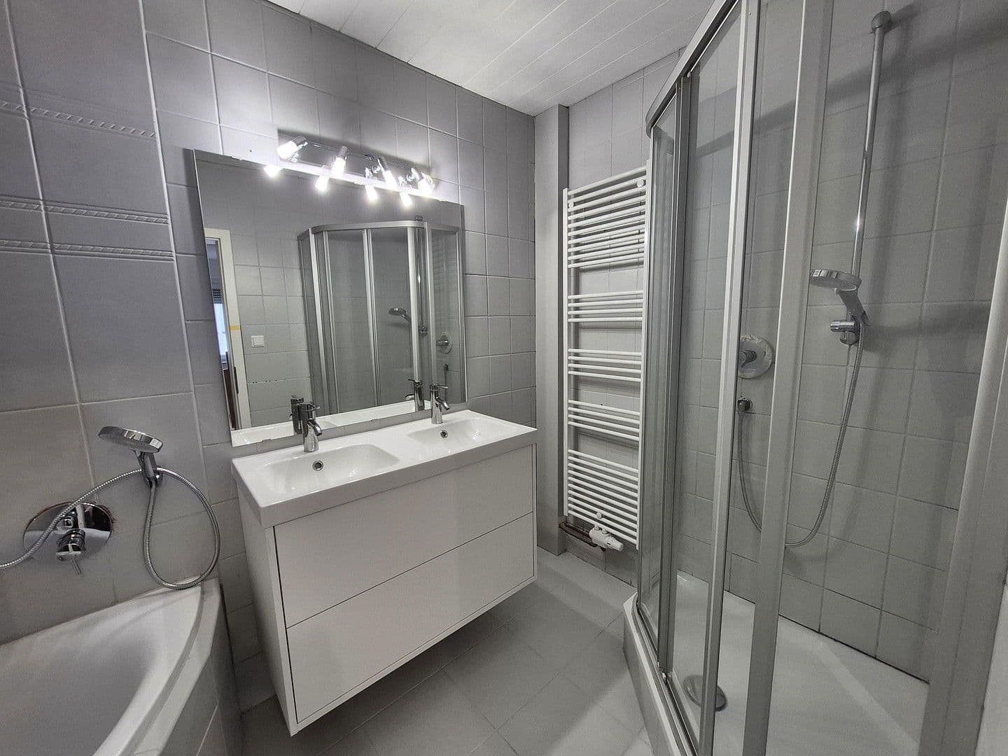 Prenájom bytu 5-izbový 137 m², Schönaich, Bádensko-Wurttembersko Prenájom bytu 5-izbový 137 m², Schönaich, Bádensko-Wurttembersko