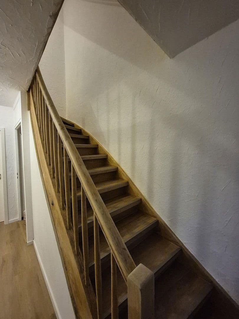 Prenájom bytu 5-izbový 137 m², Schönaich, Bádensko-Wurttembersko Prenájom bytu 5-izbový 137 m², Schönaich, Bádensko-Wurttembersko