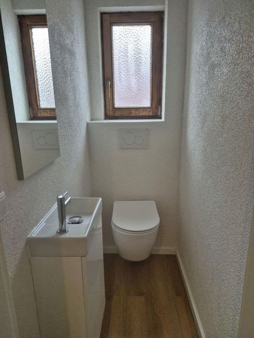 Prenájom bytu 5-izbový 137 m², Schönaich, Bádensko-Wurttembersko Prenájom bytu 5-izbový 137 m², Schönaich, Bádensko-Wurttembersko