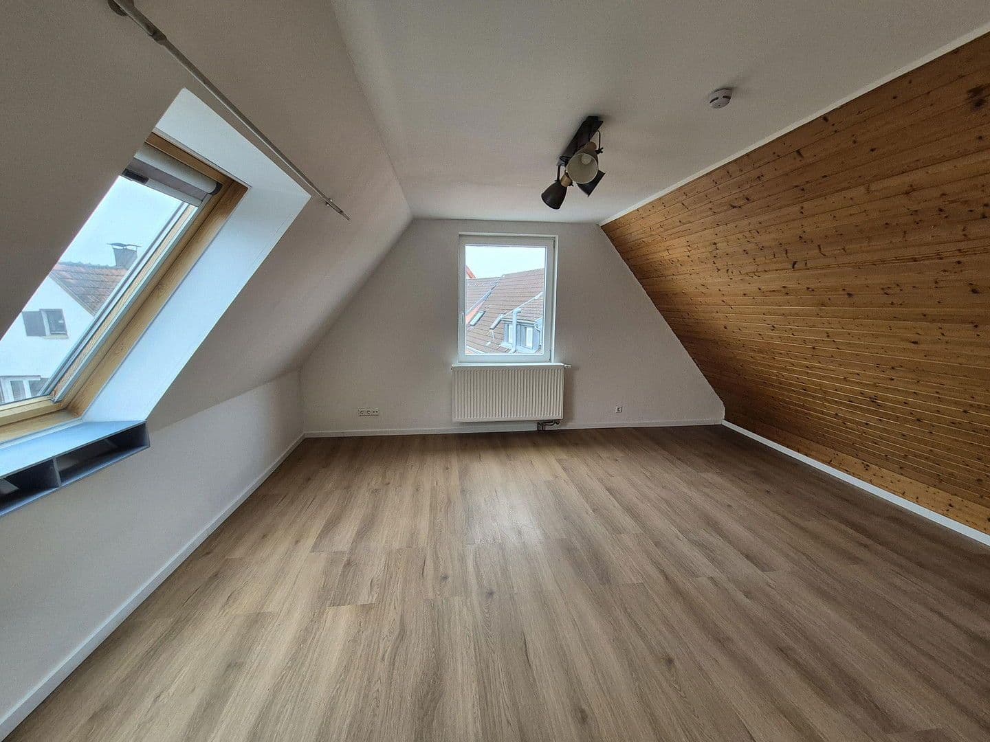 Prenájom bytu 5-izbový 137 m², Schönaich, Bádensko-Wurttembersko Prenájom bytu 5-izbový 137 m², Schönaich, Bádensko-Wurttembersko