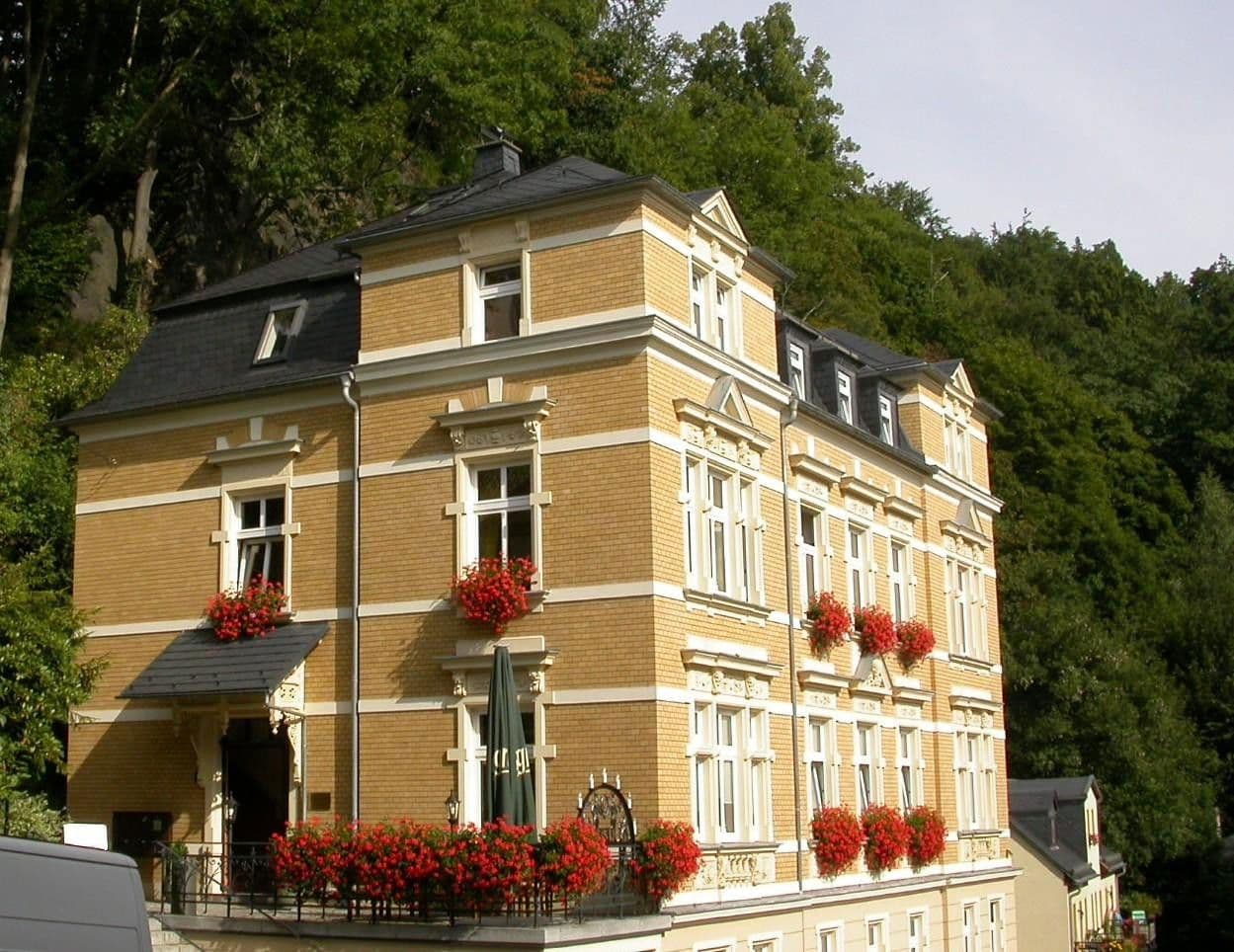 Prenájom bytu 3-izbový 98 m², Bahnhofstrasse 03, Schwarzenberg/Erzgebirge, Sasko Prenájom bytu 3-izbový 98 m², Bahnhofstrasse 03, Schwarzenberg/Erzgebirge, Sasko