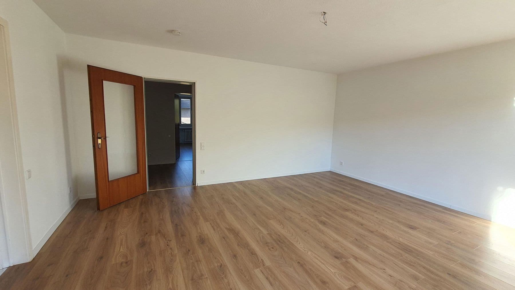 Prenájom bytu 3-izbový 82 m², Duisburg, Severné Porýnie - Westfálsko Prenájom bytu 3-izbový 82 m², Duisburg, Severné Porýnie - Westfálsko