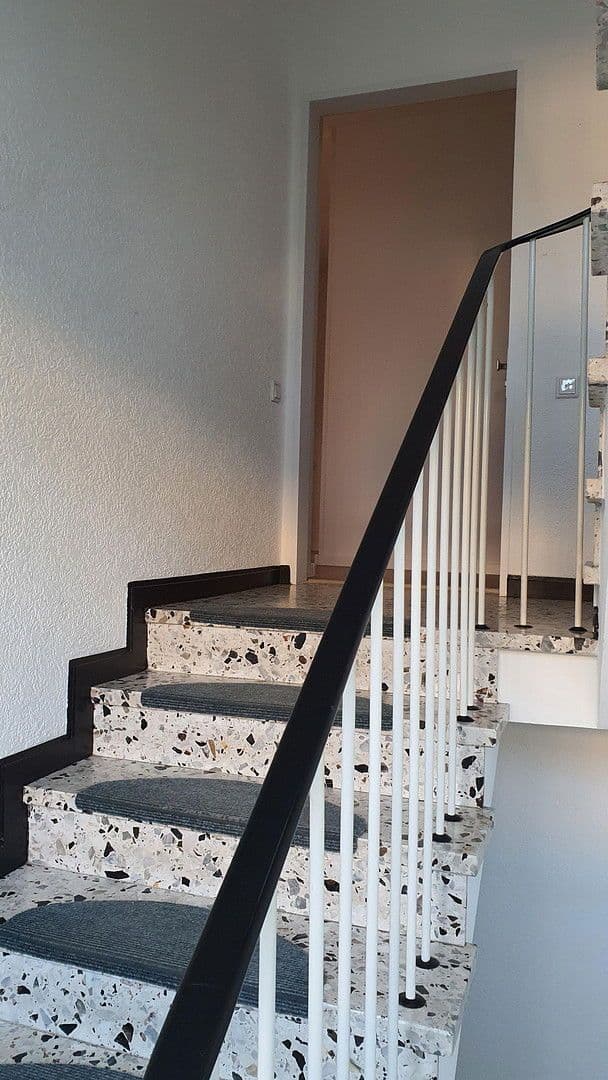 Prenájom bytu 3-izbový 82 m², Duisburg, Severné Porýnie - Westfálsko Prenájom bytu 3-izbový 82 m², Duisburg, Severné Porýnie - Westfálsko