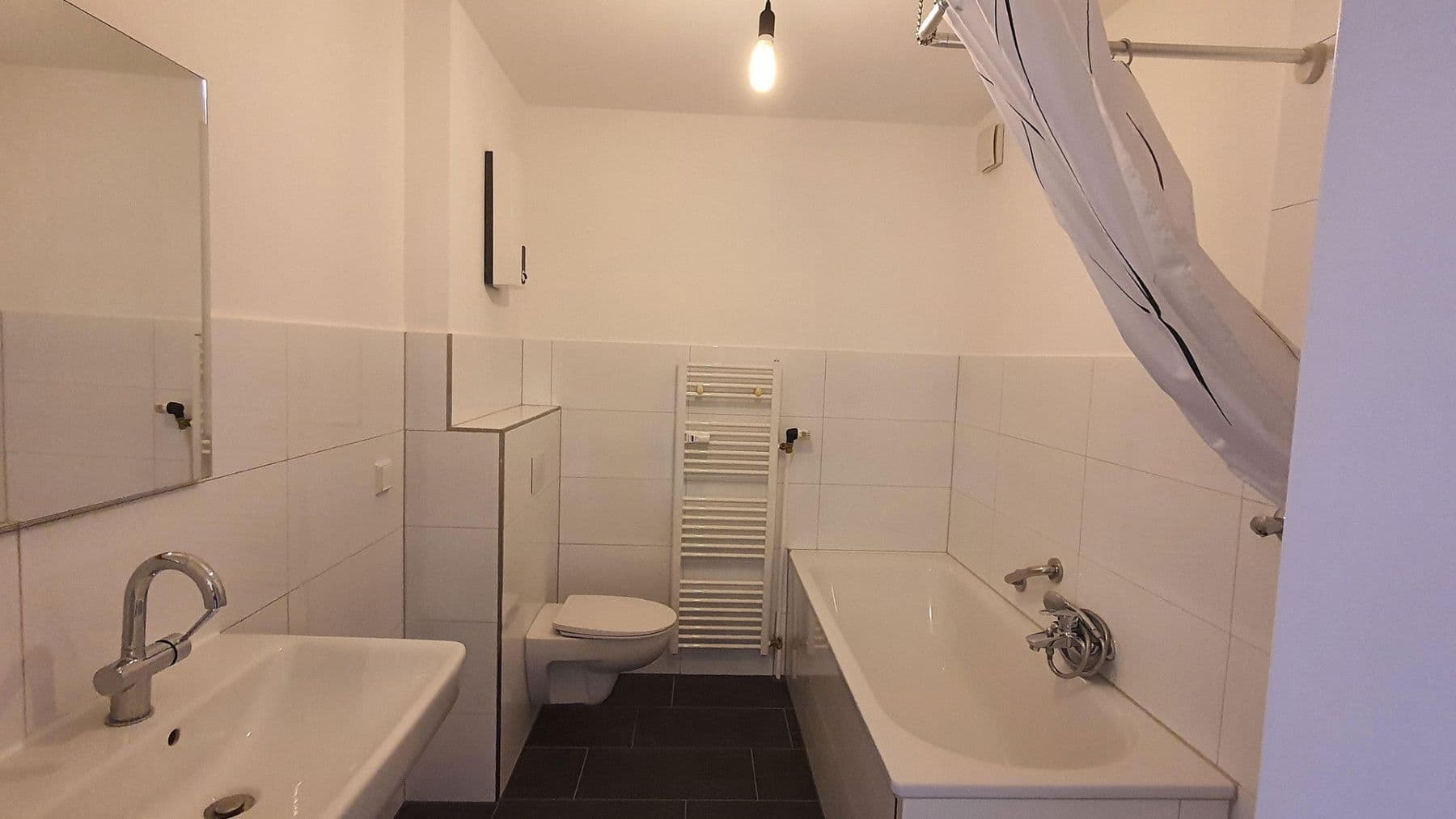 Prenájom bytu 3-izbový 82 m², Duisburg, Severné Porýnie - Westfálsko Prenájom bytu 3-izbový 82 m², Duisburg, Severné Porýnie - Westfálsko