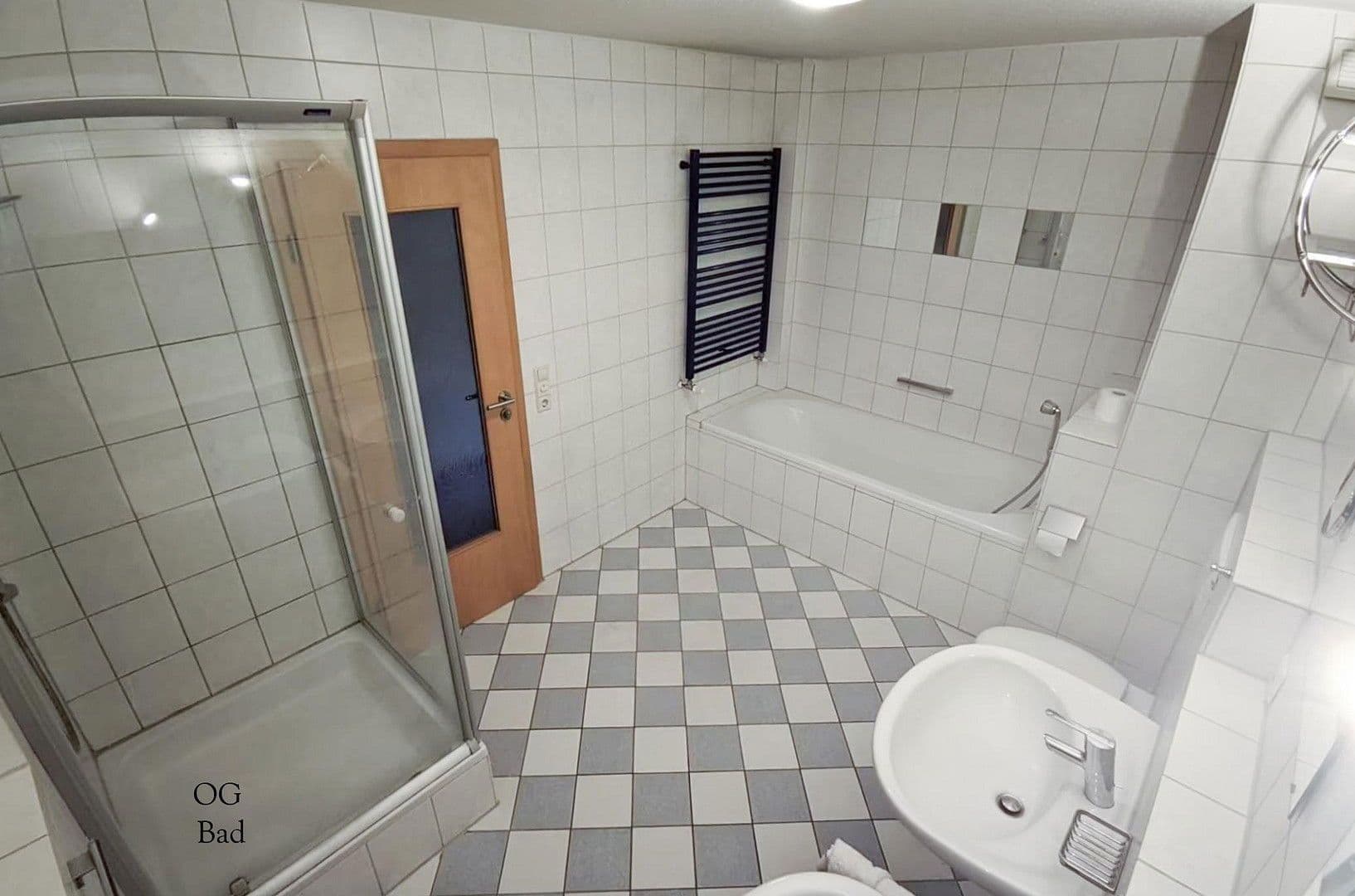 Predaj domu 168 m², pozemek 178 m², Bühlstraße 3/1, Uhingen, Bádensko-Wurttembersko Predaj domu 168 m², pozemek 178 m², Bühlstraße 3/1, Uhingen, Bádensko-Wurttembersko