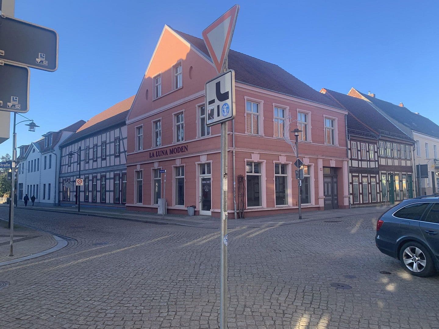 Predaj nebytového priestoru 414 m², Breite Str. 41, Osterburg (Altmark), Sasko-Anhaltsko Predaj nebytového priestoru 414 m², Breite Str. 41, Osterburg (Altmark), Sasko-Anhaltsko