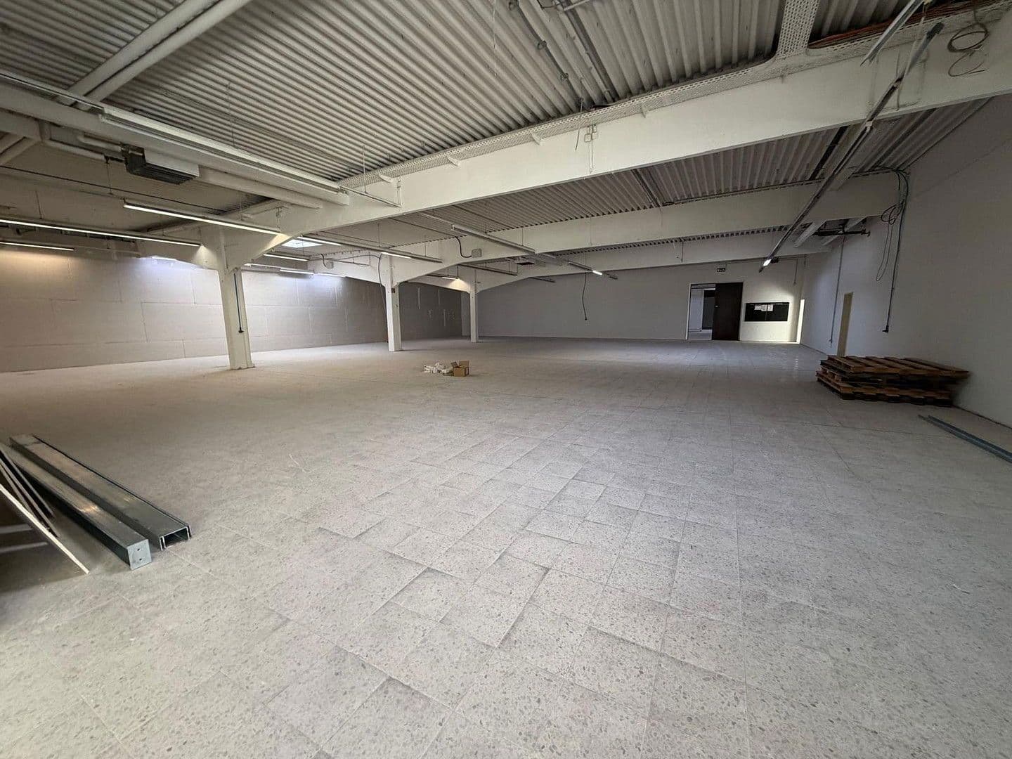 Prenájom nebytového priestoru 400 m², Meißener Dorfstraße 35, Minden, Severné Porýnie - Westfálsko Prenájom nebytového priestoru 400 m², Meißener Dorfstraße 35, Minden, Severné Porýnie - Westfálsko