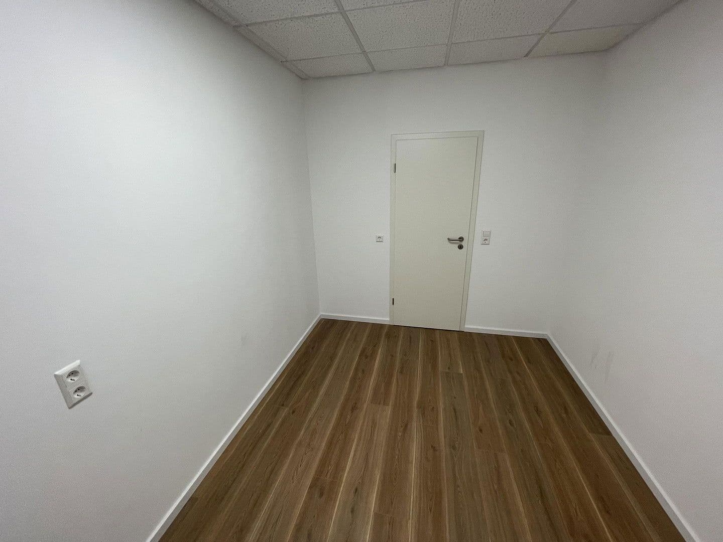 Prenájom kancelárie 480 m², Max-Eyth-Str.23, Ditzingen, Bádensko-Wurttembersko Prenájom kancelárie 480 m², Max-Eyth-Str.23, Ditzingen, Bádensko-Wurttembersko