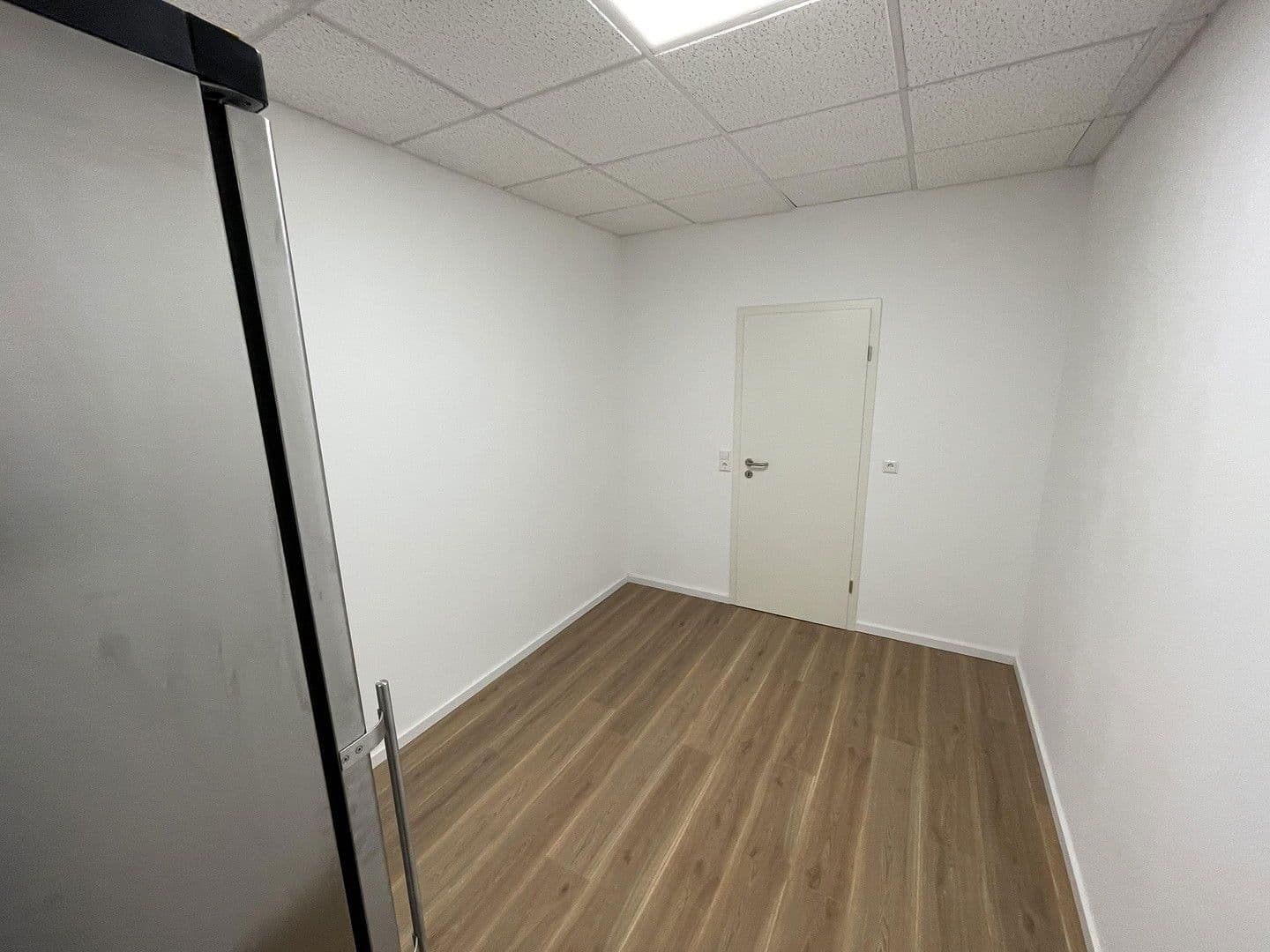 Prenájom kancelárie 480 m², Max-Eyth-Str.23, Ditzingen, Bádensko-Wurttembersko Prenájom kancelárie 480 m², Max-Eyth-Str.23, Ditzingen, Bádensko-Wurttembersko