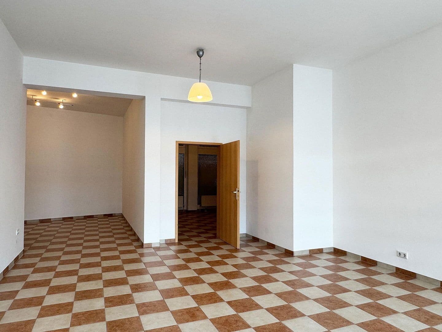 Prenájom nebytového priestoru 76 m², Weiserstraße 28, Salzburg, Salzbursko Prenájom nebytového priestoru 76 m², Weiserstraße 28, Salzburg, Salzbursko