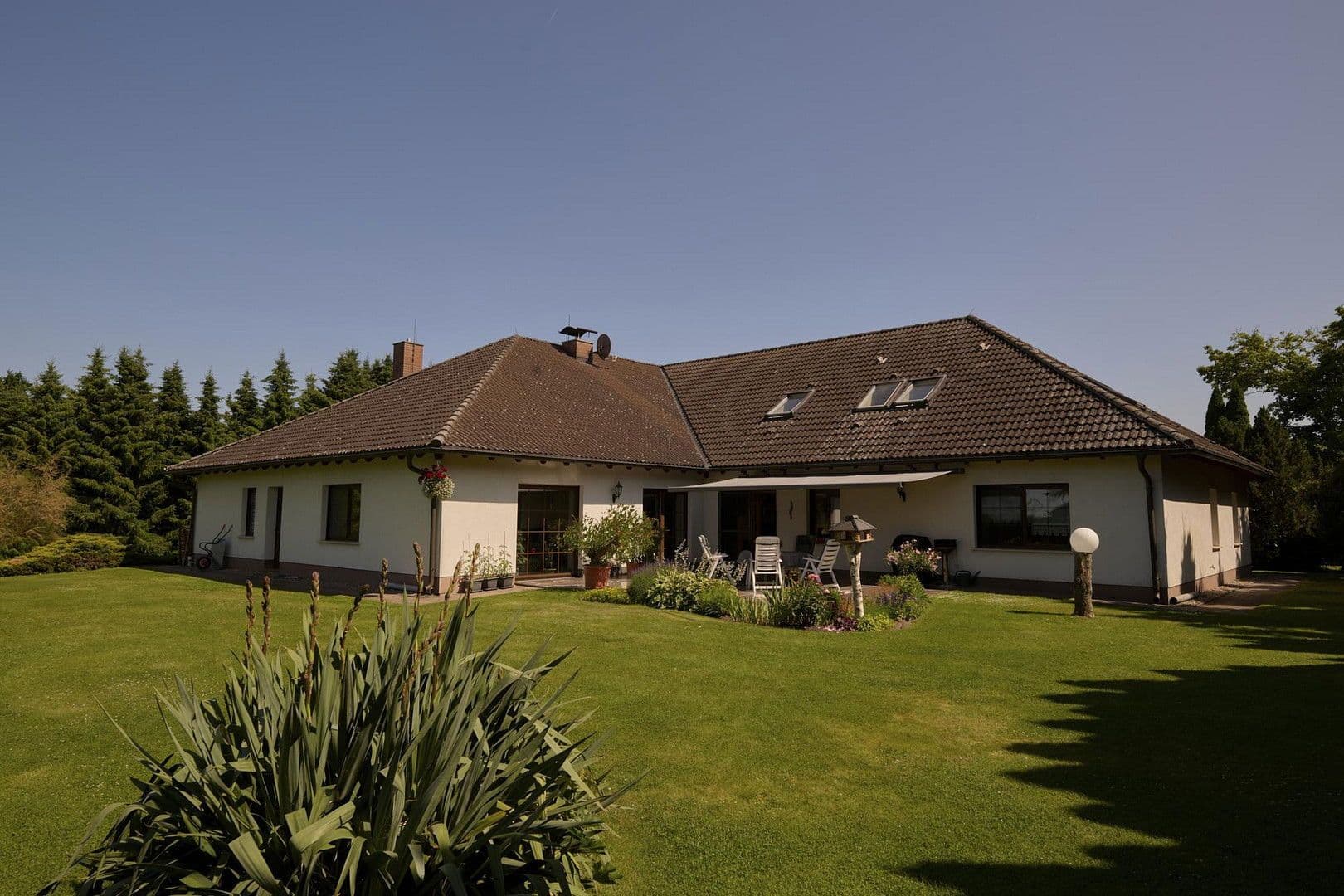 Predaj domu 277 m², pozemek 3.439 m², Treuenbrietzen, Brandenbursko Predaj domu 277 m², pozemek 3.439 m², Treuenbrietzen, Brandenbursko