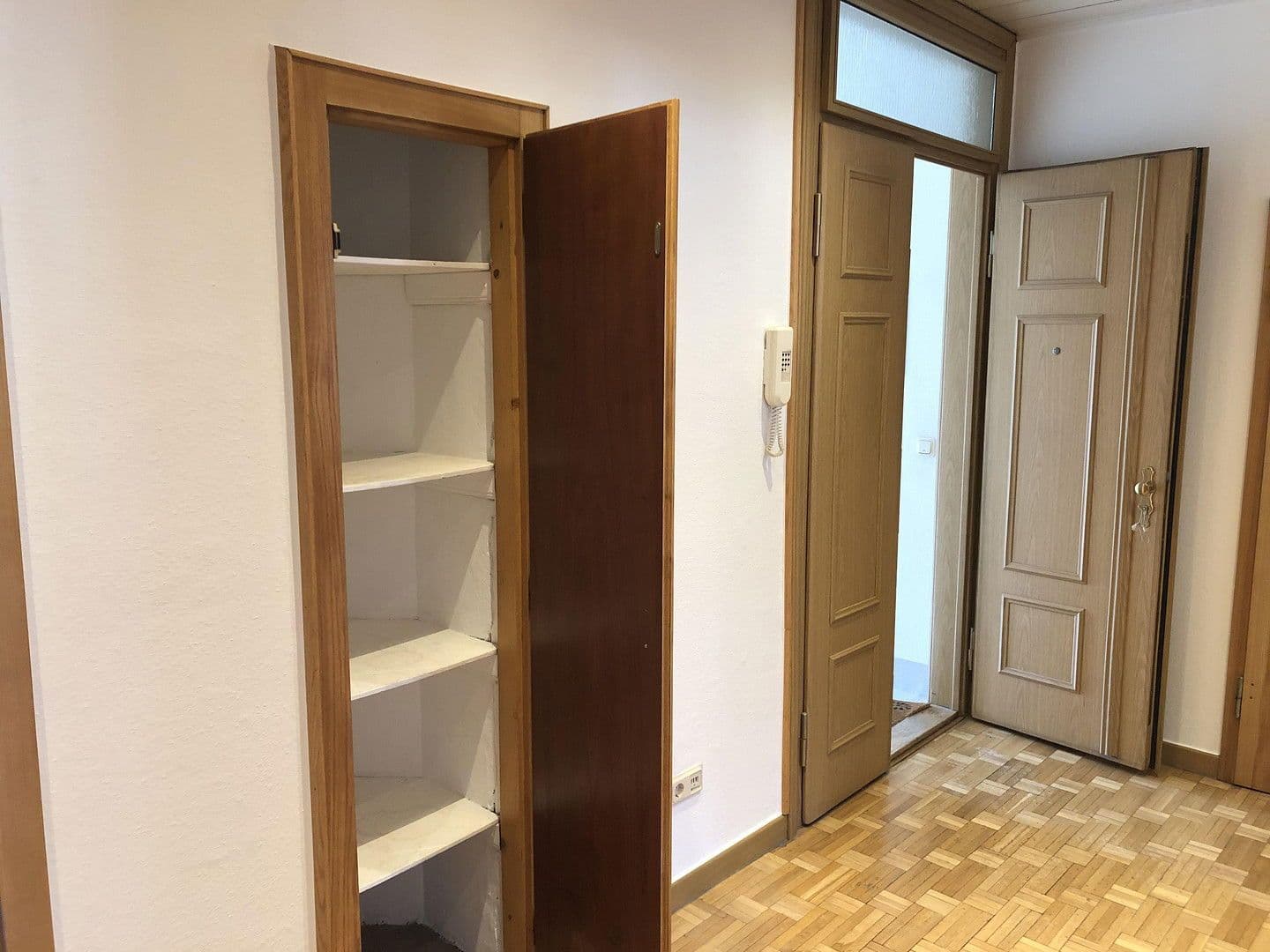 Prenájom bytu 4-izbový 103 m², Poststraße 10, Freiberg, Sasko Prenájom bytu 4-izbový 103 m², Poststraße 10, Freiberg, Sasko