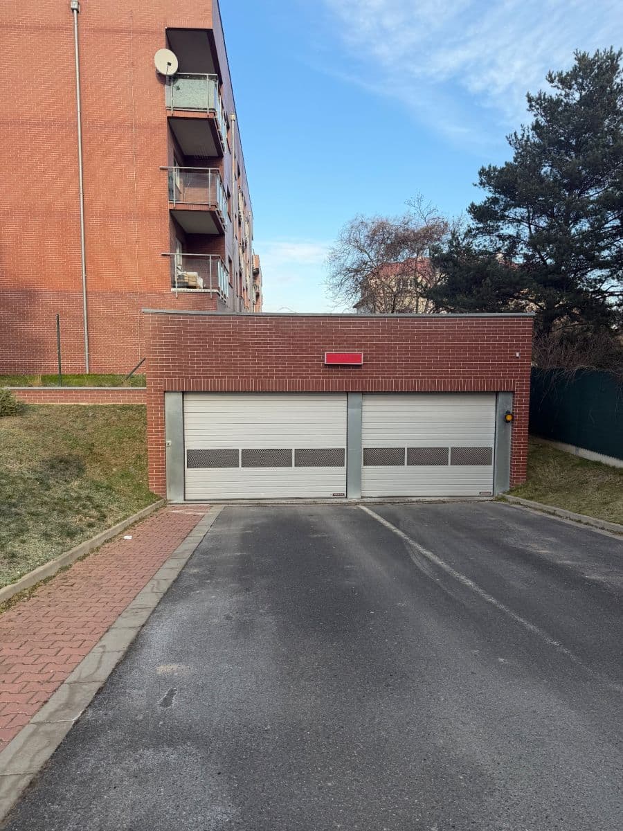 Prenájom garáže 15 m², K Vystrkovu, Praha, Praha Prenájom garáže 15 m², K Vystrkovu, Praha, Praha