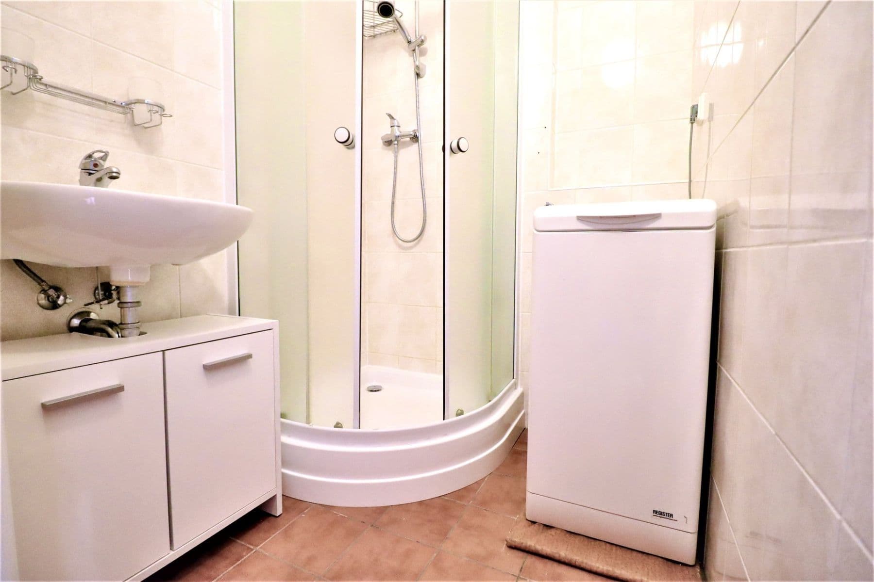 Prenájom bytu 1-izbový 39 m², Třinecká, Praha, Praha Prenájom bytu 1-izbový 39 m², Třinecká, Praha, Praha