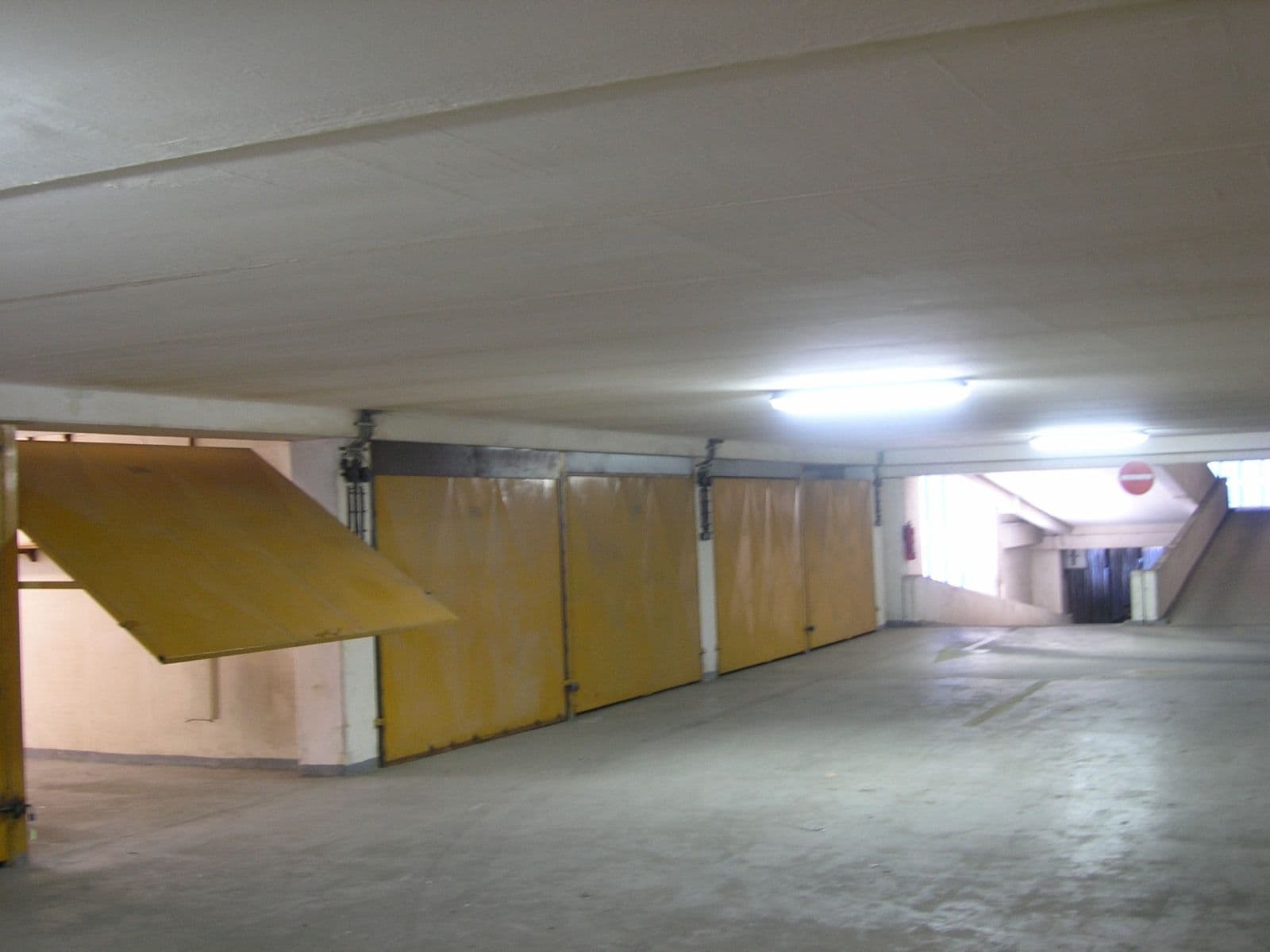 Prenájom garáže 18 m², Holušická, Praha, Praha Prenájom garáže 18 m², Holušická, Praha, Praha