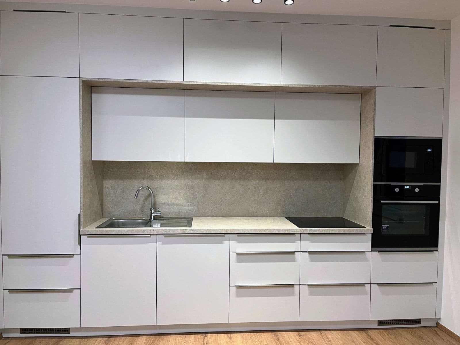 Prenájom bytu 2-izbový 60 m², Tovární, Liberec, Liberecký kraj Prenájom bytu 2-izbový 60 m², Tovární, Liberec, Liberecký kraj