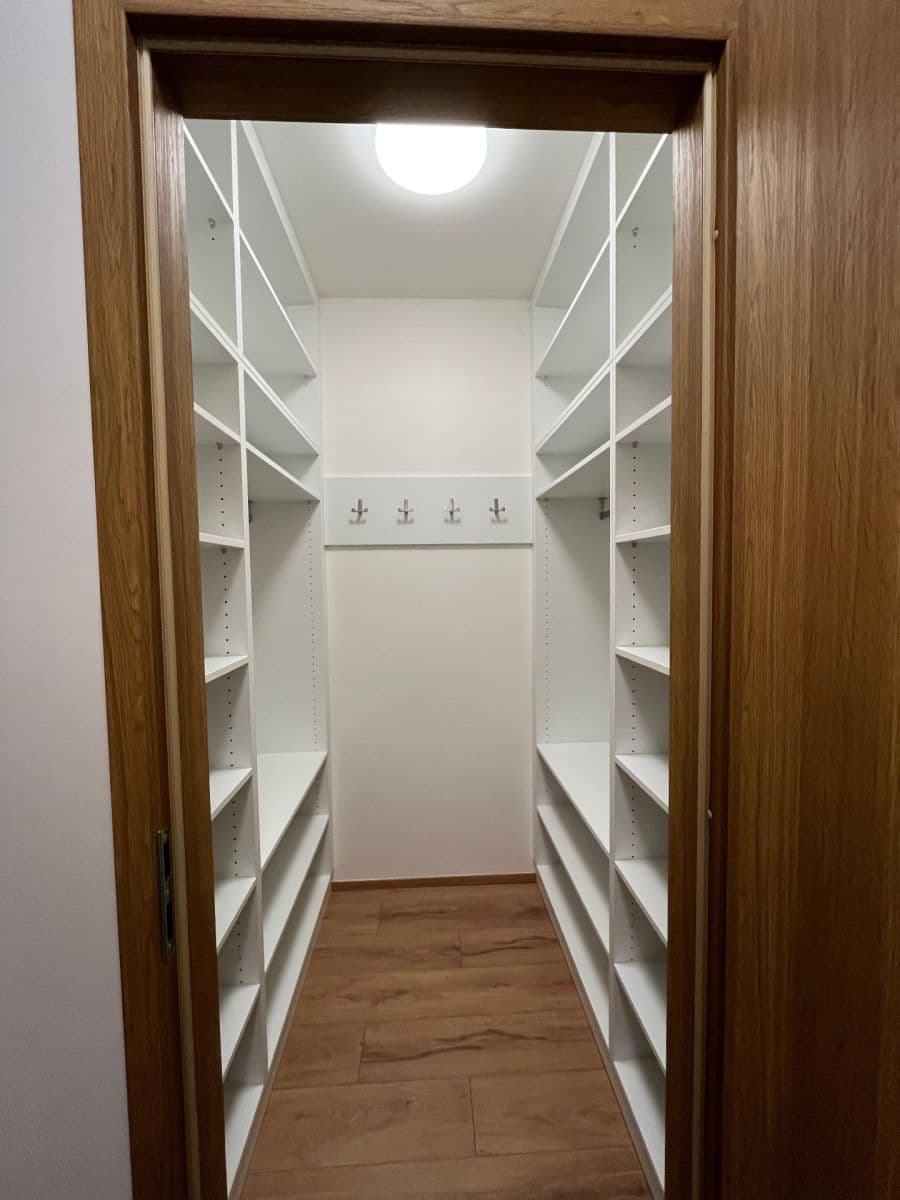 Prenájom bytu 2-izbový 60 m², Tovární, Liberec, Liberecký kraj Prenájom bytu 2-izbový 60 m², Tovární, Liberec, Liberecký kraj