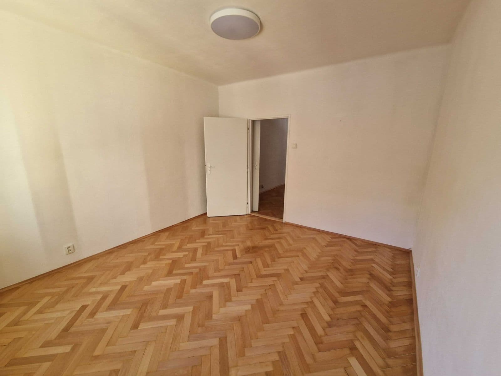 Prenájom bytu 2-izbový 58 m², Podolská, Praha, Praha Prenájom bytu 2-izbový 58 m², Podolská, Praha, Praha