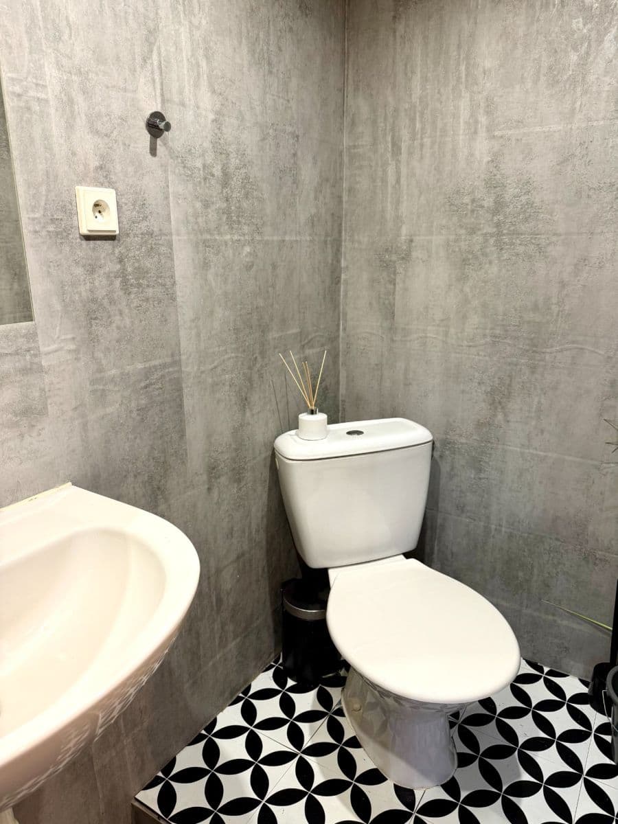 Prenájom bytu 1-izbový 44 m², Husitská, Praha, Praha Prenájom bytu 1-izbový 44 m², Husitská, Praha, Praha