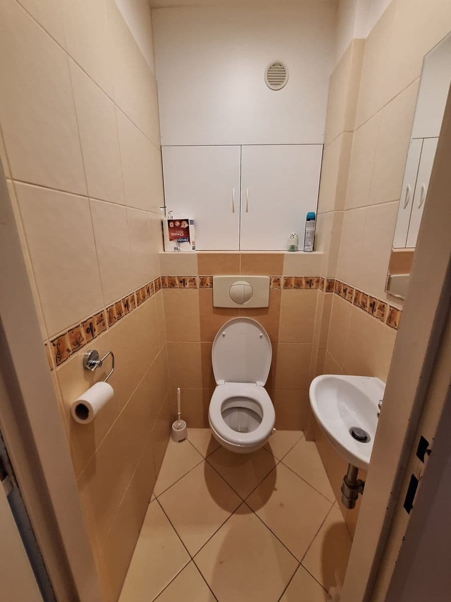 Prenájom bytu 3-izbový 77 m², Lonkova, Pardubice, Pardubický kraj Prenájom bytu 3-izbový 77 m², Lonkova, Pardubice, Pardubický kraj