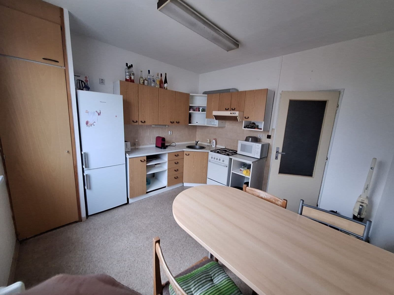 Prenájom bytu 3-izbový 77 m², Lonkova, Pardubice, Pardubický kraj Prenájom bytu 3-izbový 77 m², Lonkova, Pardubice, Pardubický kraj