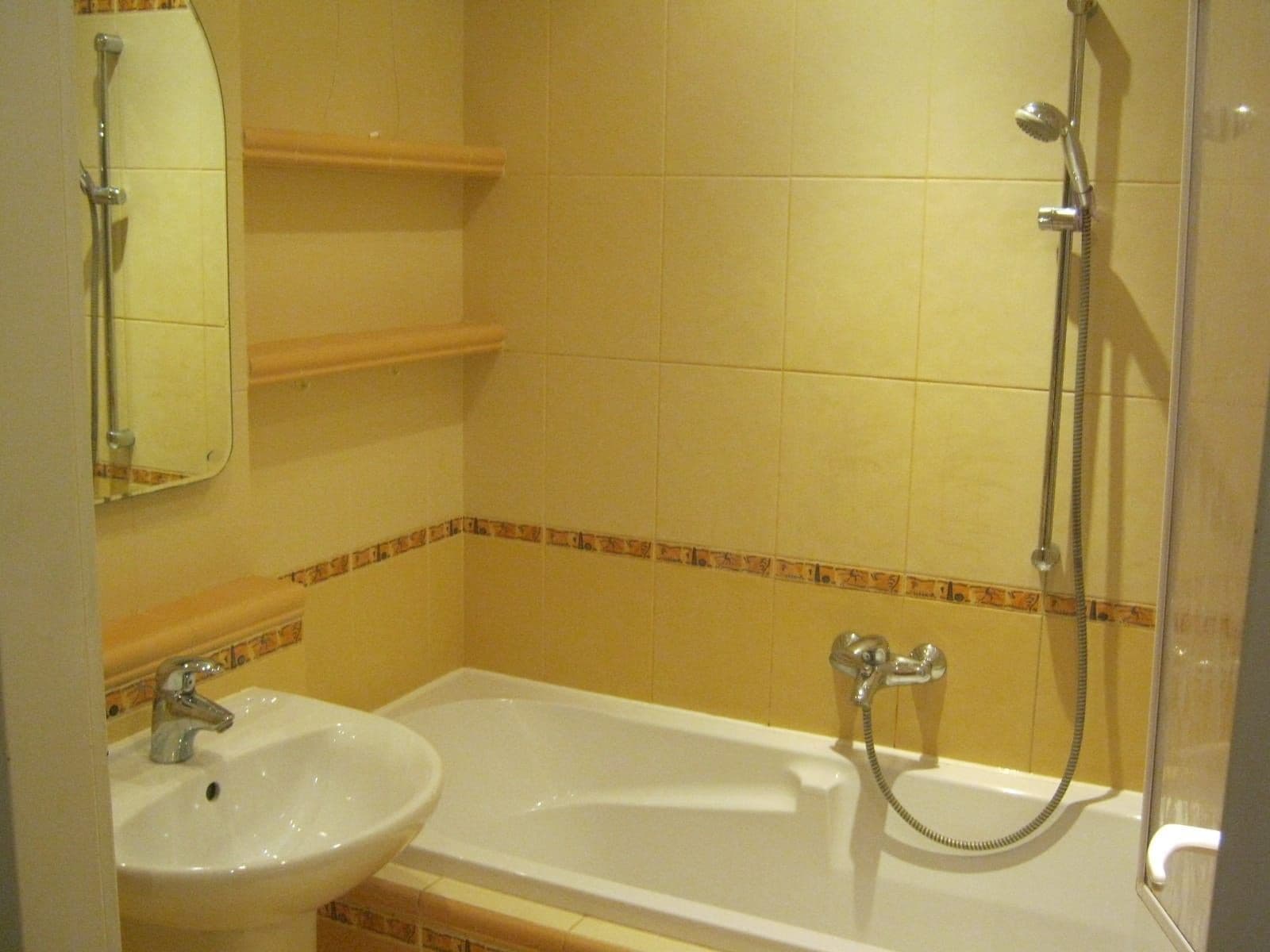 Prenájom bytu 3-izbový 77 m², Lonkova, Pardubice, Pardubický kraj Prenájom bytu 3-izbový 77 m², Lonkova, Pardubice, Pardubický kraj