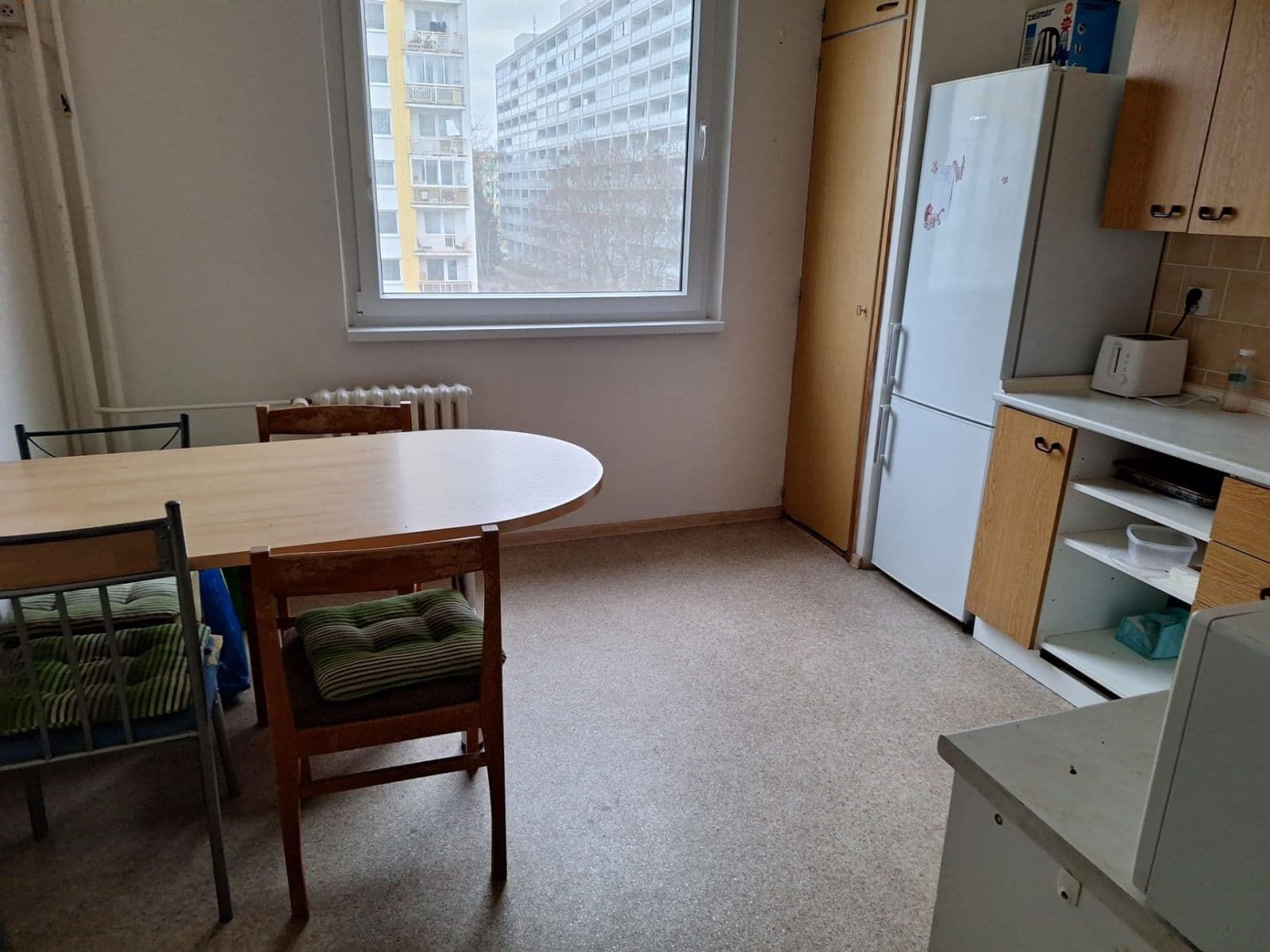 Prenájom bytu 3-izbový 77 m², Lonkova, Pardubice, Pardubický kraj Prenájom bytu 3-izbový 77 m², Lonkova, Pardubice, Pardubický kraj