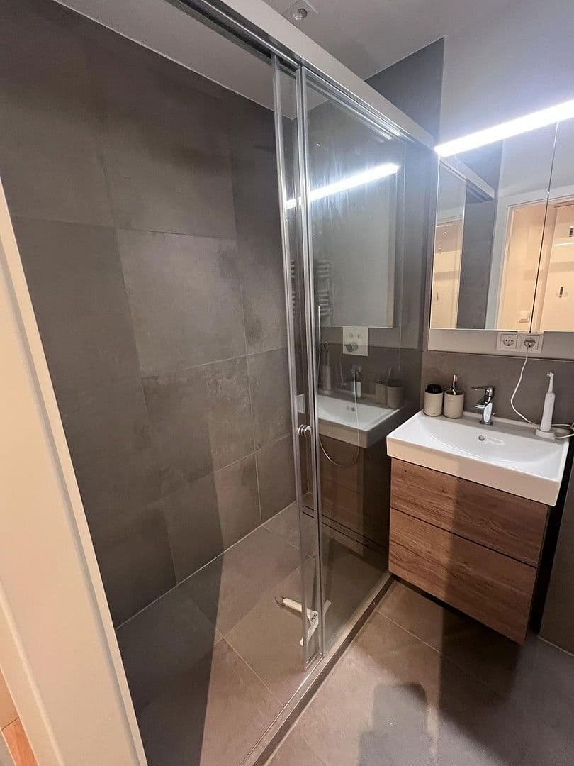 Prenájom bytu 1-izbový 42 m², Schellingstr., München, Bavorsko Prenájom bytu 1-izbový 42 m², Schellingstr., München, Bavorsko