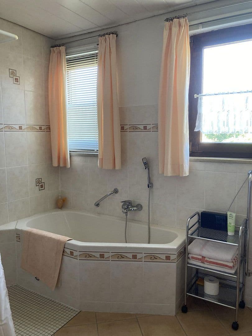 Predaj domu 110 m², pozemek 666 m², Breuna, Hesensko Predaj domu 110 m², pozemek 666 m², Breuna, Hesensko