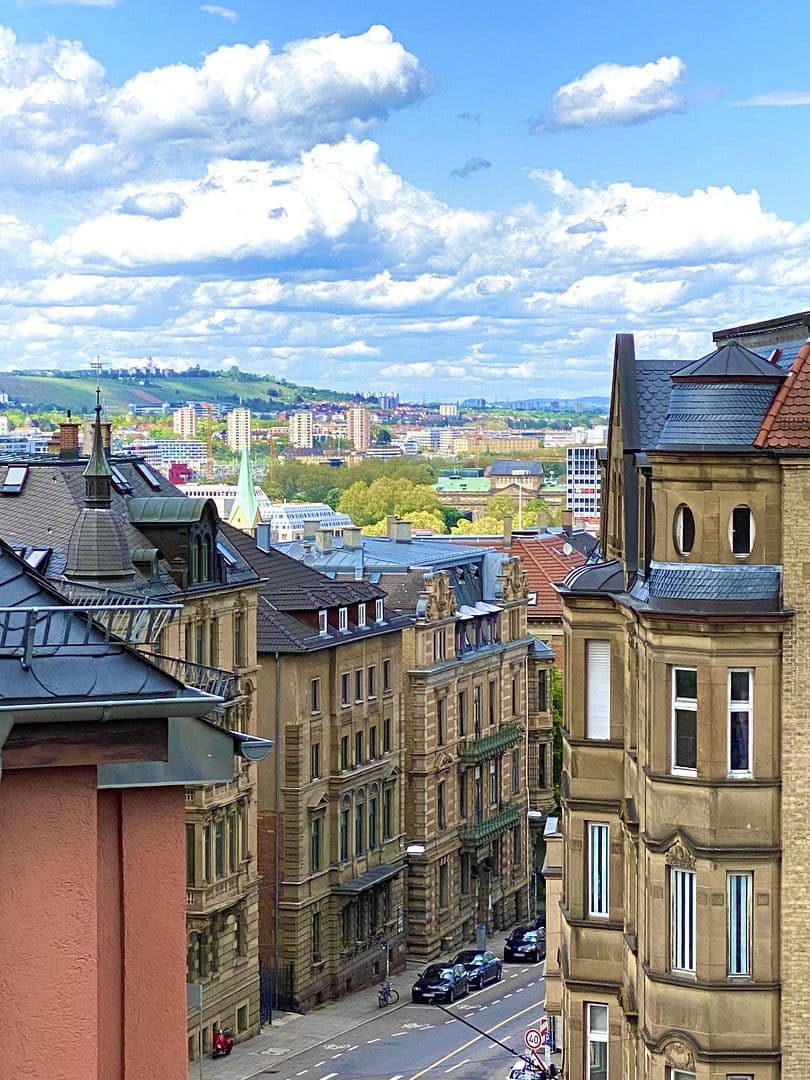 Prenájom bytu 4-izbový 124 m², Stuttgart, Bádensko-Wurttembersko Prenájom bytu 4-izbový 124 m², Stuttgart, Bádensko-Wurttembersko