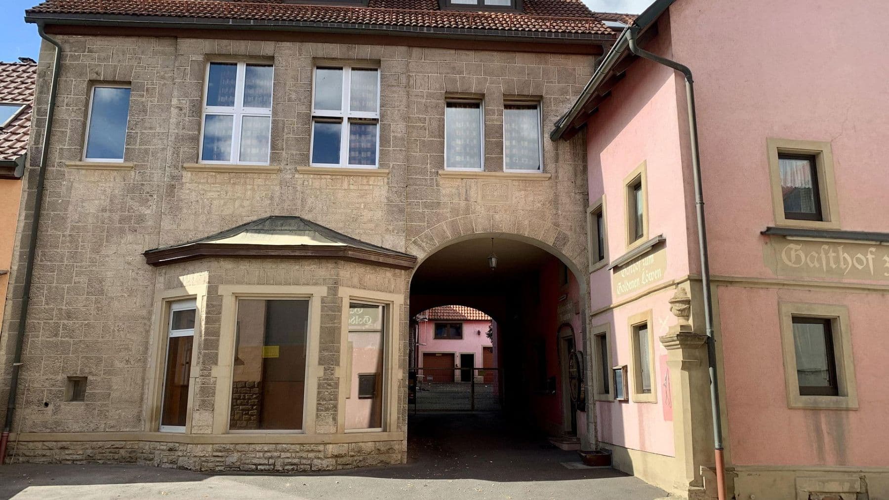 Prenájom nebytového priestoru 2.500 m², Würzburger Str. 19, Bergtheim, Bavorsko Prenájom nebytového priestoru 2.500 m², Würzburger Str. 19, Bergtheim, Bavorsko