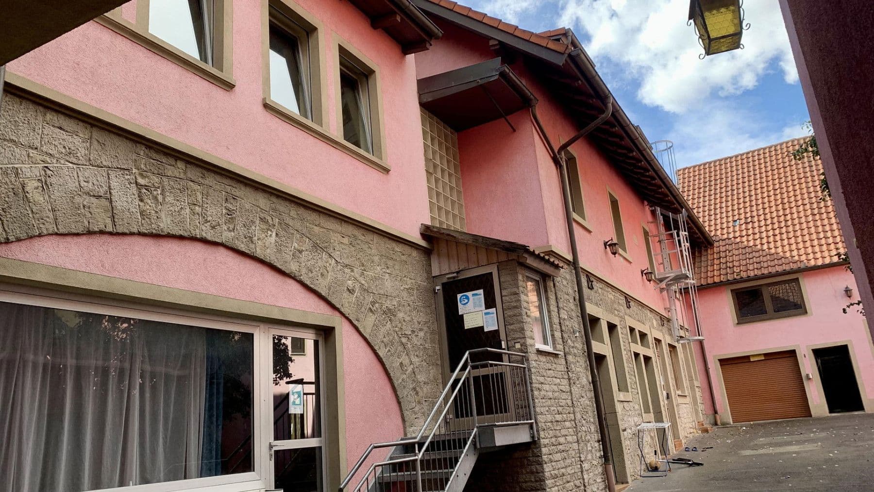 Prenájom nebytového priestoru 2.500 m², Würzburger Str. 19, Bergtheim, Bavorsko Prenájom nebytového priestoru 2.500 m², Würzburger Str. 19, Bergtheim, Bavorsko