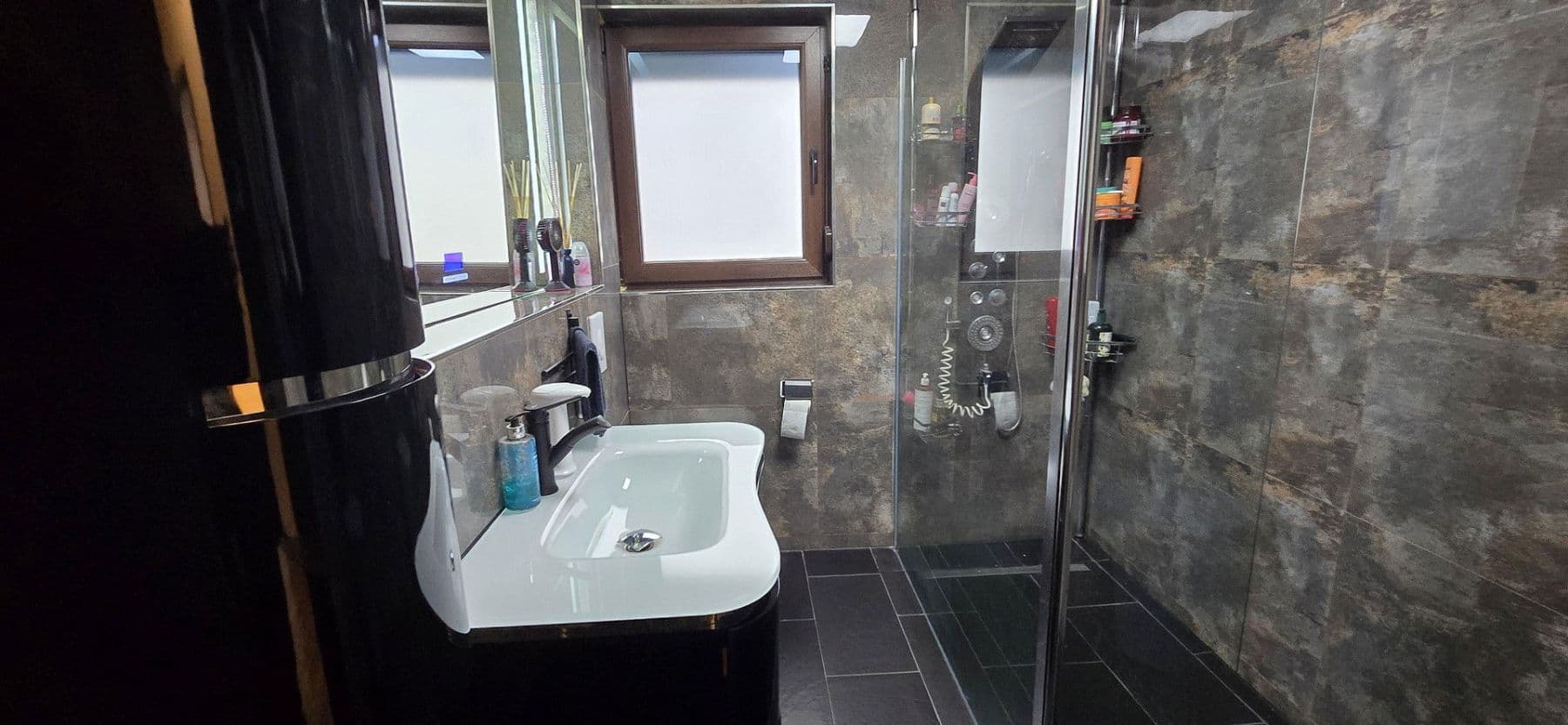 Predaj nebytového priestoru 1.496 m², Leingarten, Bádensko-Wurttembersko Predaj nebytového priestoru 1.496 m², Leingarten, Bádensko-Wurttembersko