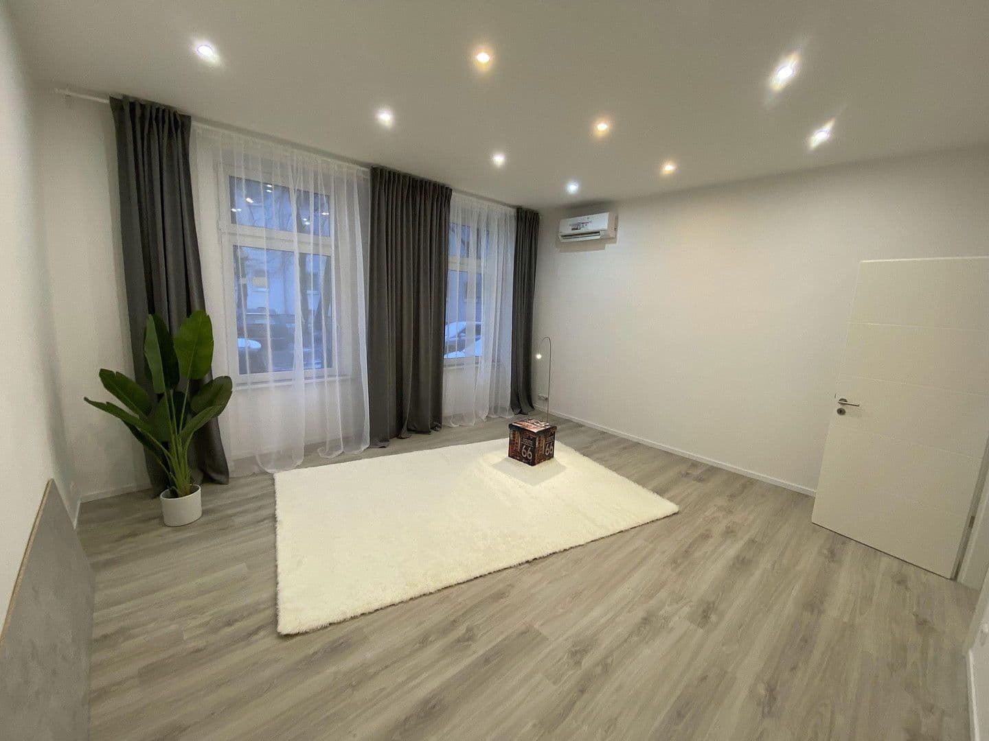 Prenájom bytu 3-izbový 70 m², Röhrenstraße 1, Düsseldorf, Severné Porýnie - Westfálsko Prenájom bytu 3-izbový 70 m², Röhrenstraße 1, Düsseldorf, Severné Porýnie - Westfálsko