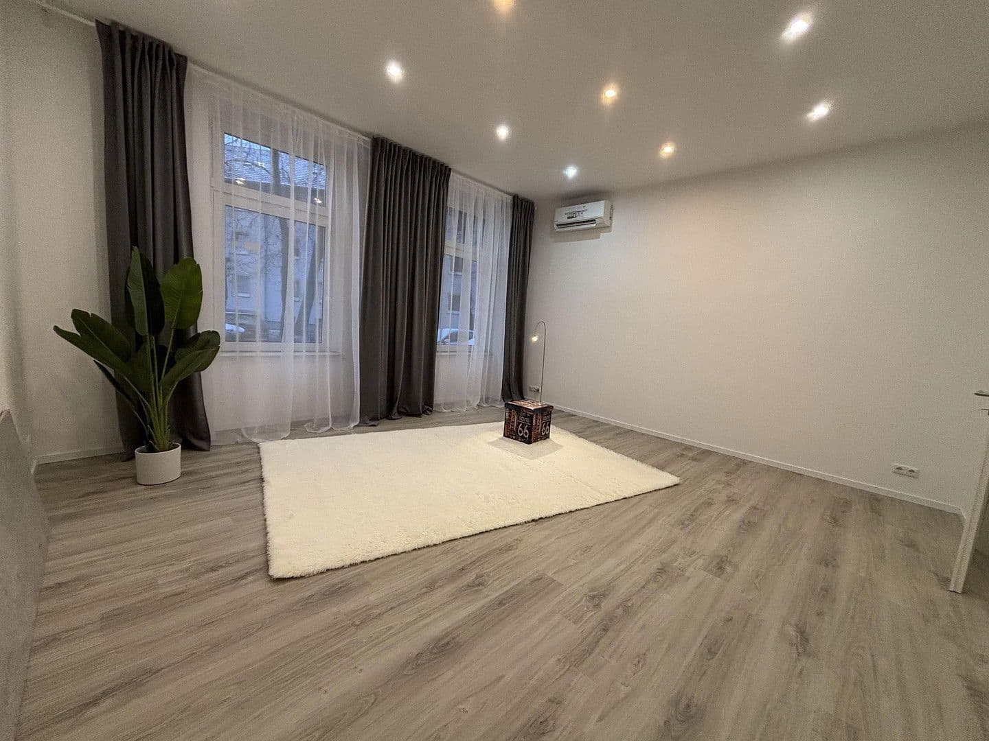 Prenájom bytu 3-izbový 70 m², Röhrenstraße 1, Düsseldorf, Severné Porýnie - Westfálsko Prenájom bytu 3-izbový 70 m², Röhrenstraße 1, Düsseldorf, Severné Porýnie - Westfálsko