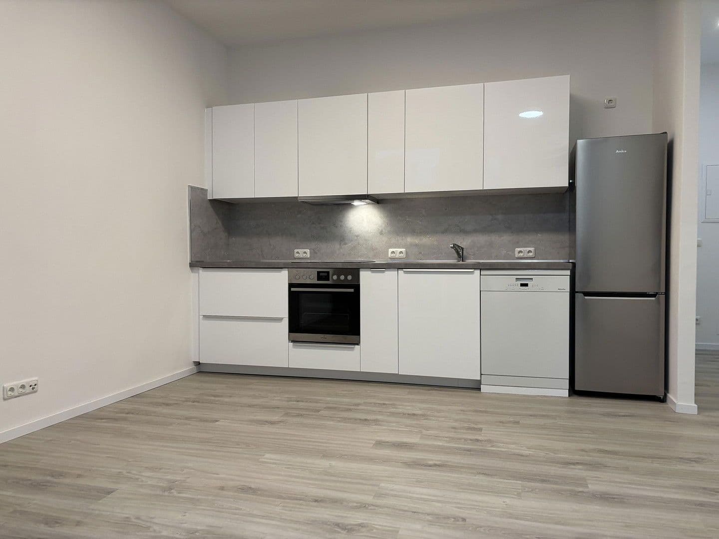 Prenájom bytu 3-izbový 70 m², Röhrenstraße 1, Düsseldorf, Severné Porýnie - Westfálsko Prenájom bytu 3-izbový 70 m², Röhrenstraße 1, Düsseldorf, Severné Porýnie - Westfálsko