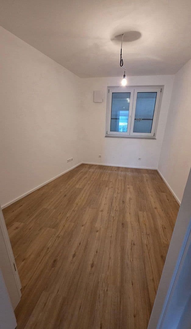 Prenájom bytu 3-izbový 80 m², Schillerstraße 35, Waldenbuch, Bádensko-Wurttembersko Prenájom bytu 3-izbový 80 m², Schillerstraße 35, Waldenbuch, Bádensko-Wurttembersko
